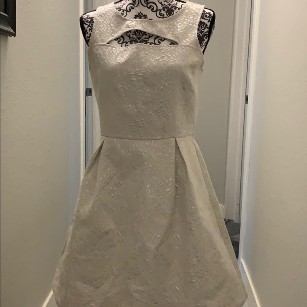 ❤️Beautiful sleeveless dress.